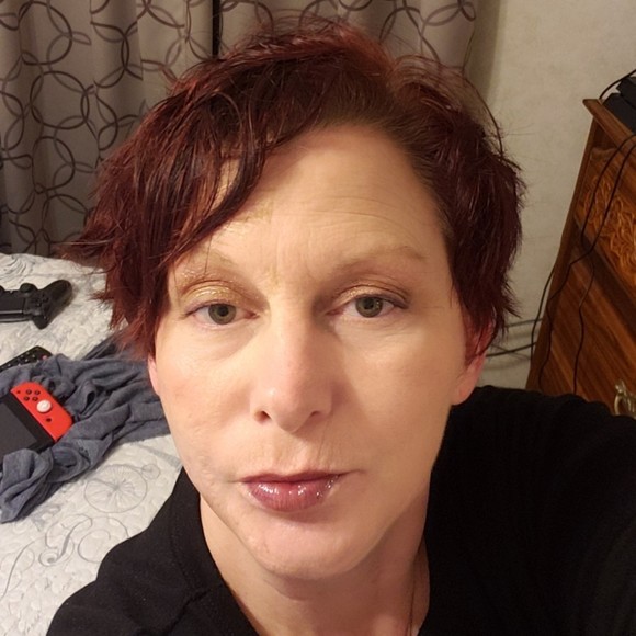 Meet your Posher, Tammara - Picture 1 of 2